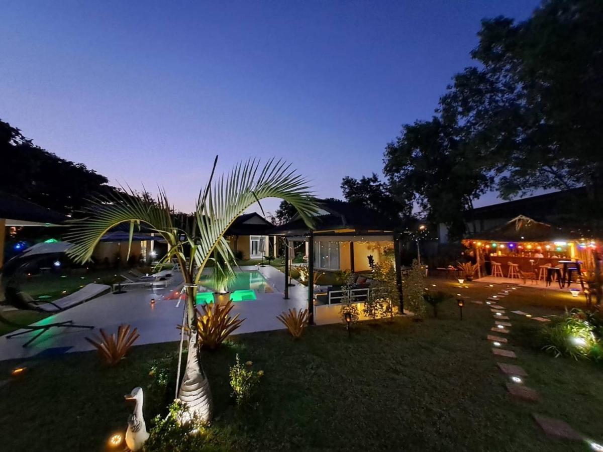 Ban Chamrung Pool Villa, Resort, Mae Ramphueng Beach, Ban Phe, Rayong, Residence M Thailand (Adults Only) מראה חיצוני תמונה